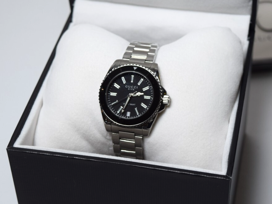 Gucci YA136403 Dive 32MM Womens Stainless Steel Watch Brand New