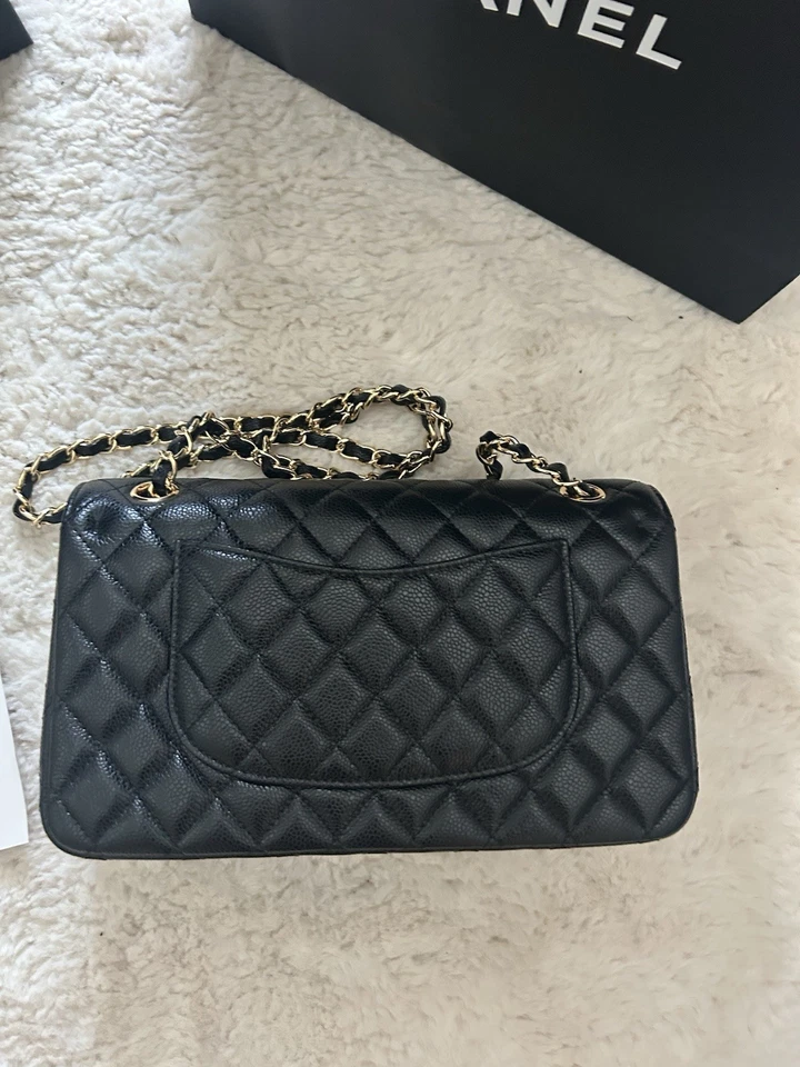 CHANEL Sac bandoulière cuir matelassé noir, chaîne dorée, fermoir CC, boîte - Photo 3/4