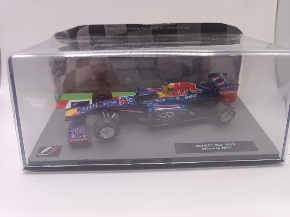 FORMULA 1 SEBASTIAN VETTEL RED BULL RB9 2013. SCALA 1:43 - Immagine 2 di 4