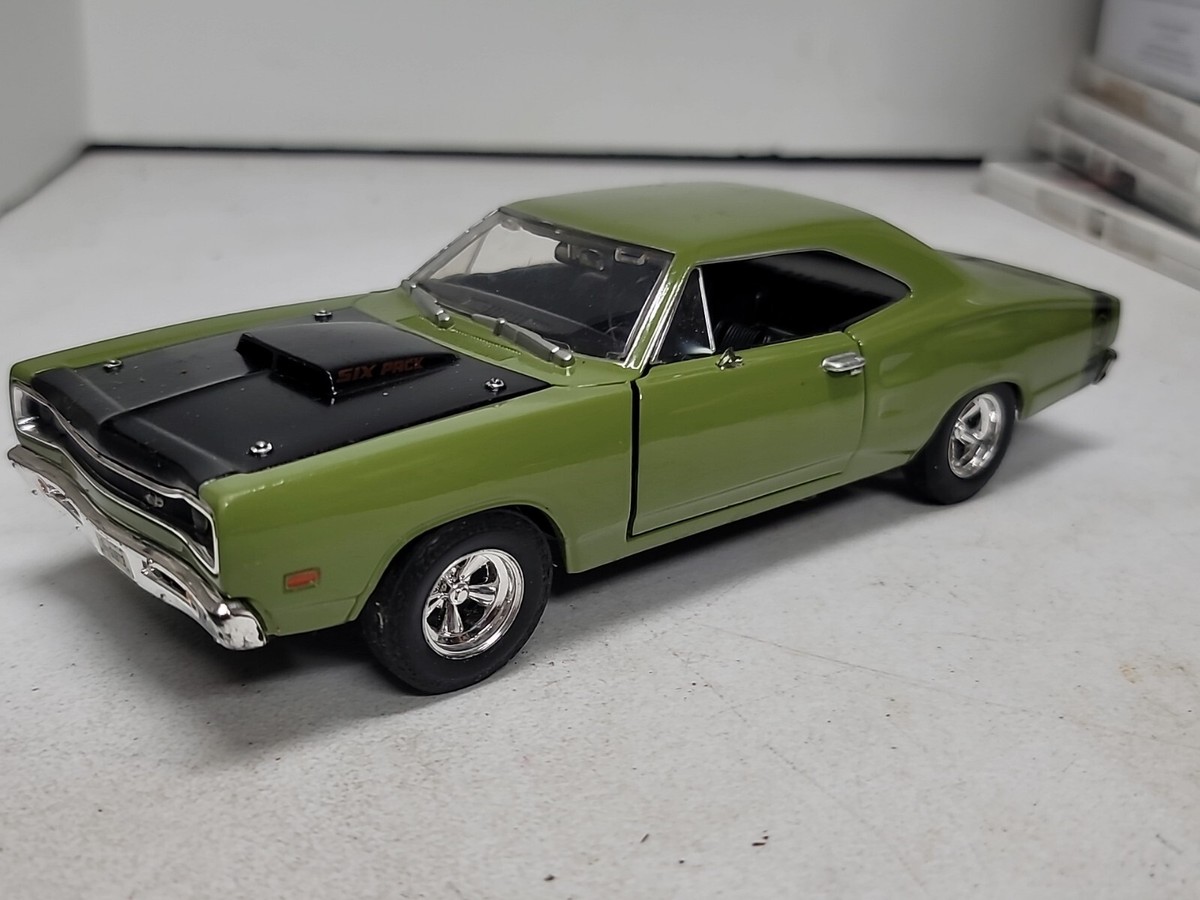 1969 Dodge Super Bee レア　ミニカー　模型　アメ車　ワイスピ 1969 Dodge Super Bee レア ミニカー 模型 アメ車 ワイスピ - メルカリ