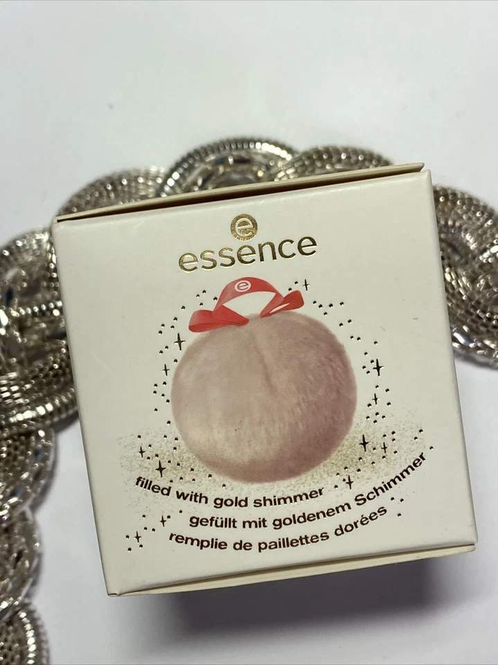 essence x-mas wishes candy kisses body shimmer puff 01 Love At First Bite - Bild 2 von 3