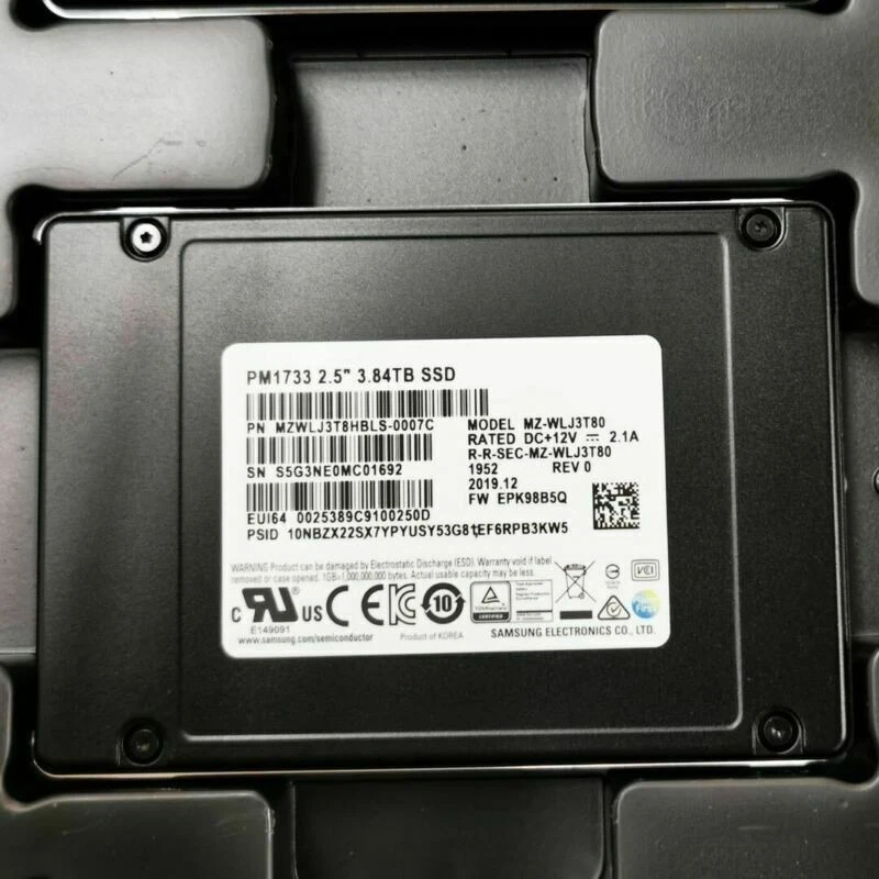 Samsung PM1733 1.92TB NVME 2.5'' MZWLJ1T9HBJR-0007C MZ-WLJ1T90 SSD 95% Health