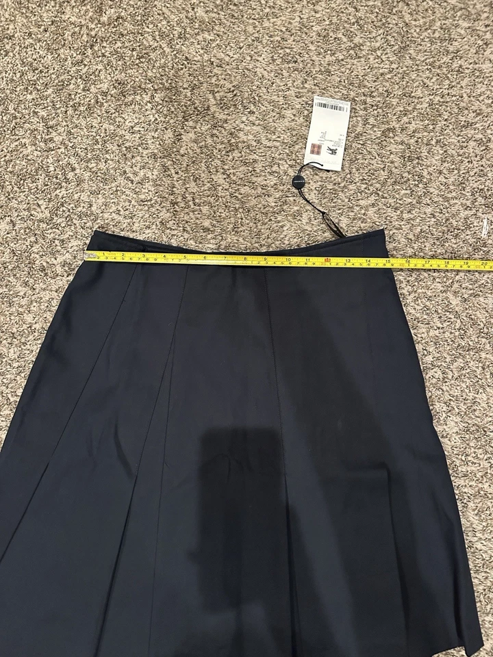 Falda plisada azul marino Burberry para mujer Foto 4 de 4