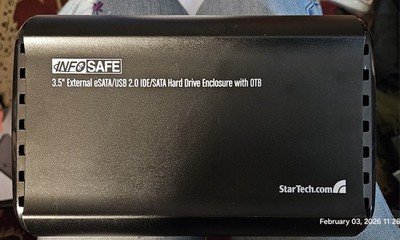 StarTech InfoSafe 3.5'' External eSATA/USB 2.0 IDE/SATA Hard Drive Enclosure Otb