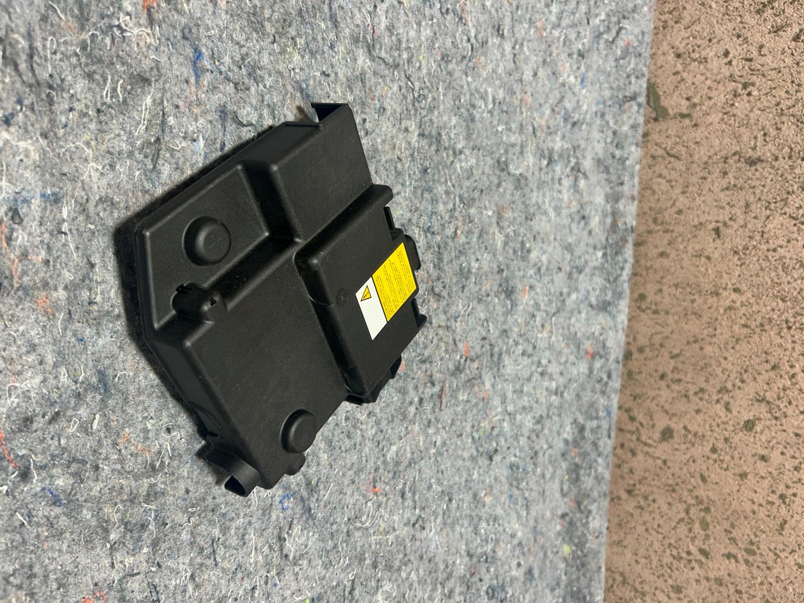 2015 MASERATI QUATTROPORTE M156 3.0 Q4 4WD BATTERY TRAY CLAMP 