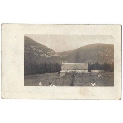 GLEN CLUNIE zeigt ein Crofter's Cottage, Aberdeenshire RP Postkarte unbenutzt