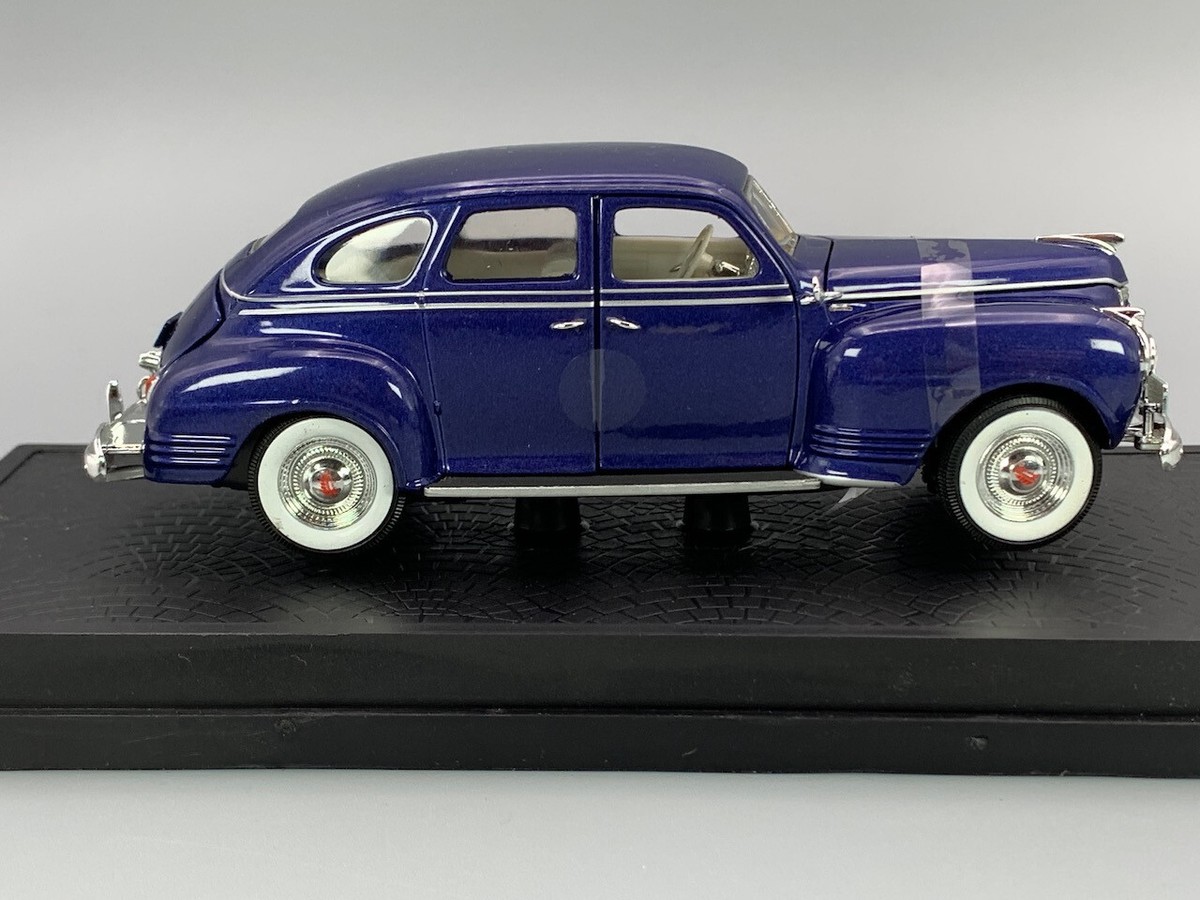 1/32 Scale Diecast Signature Models 1941 Plymouth Purple D0420 LZ