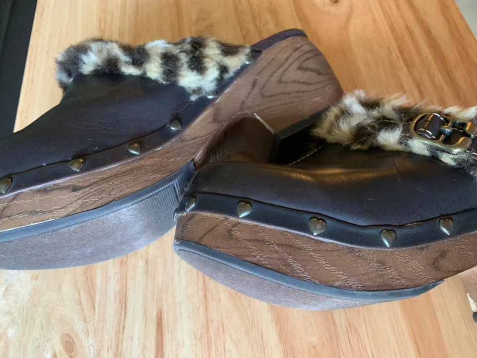 shoe size 4 , xhilaration fur with buckle and heart decoration around shoe - Image 4 of 4