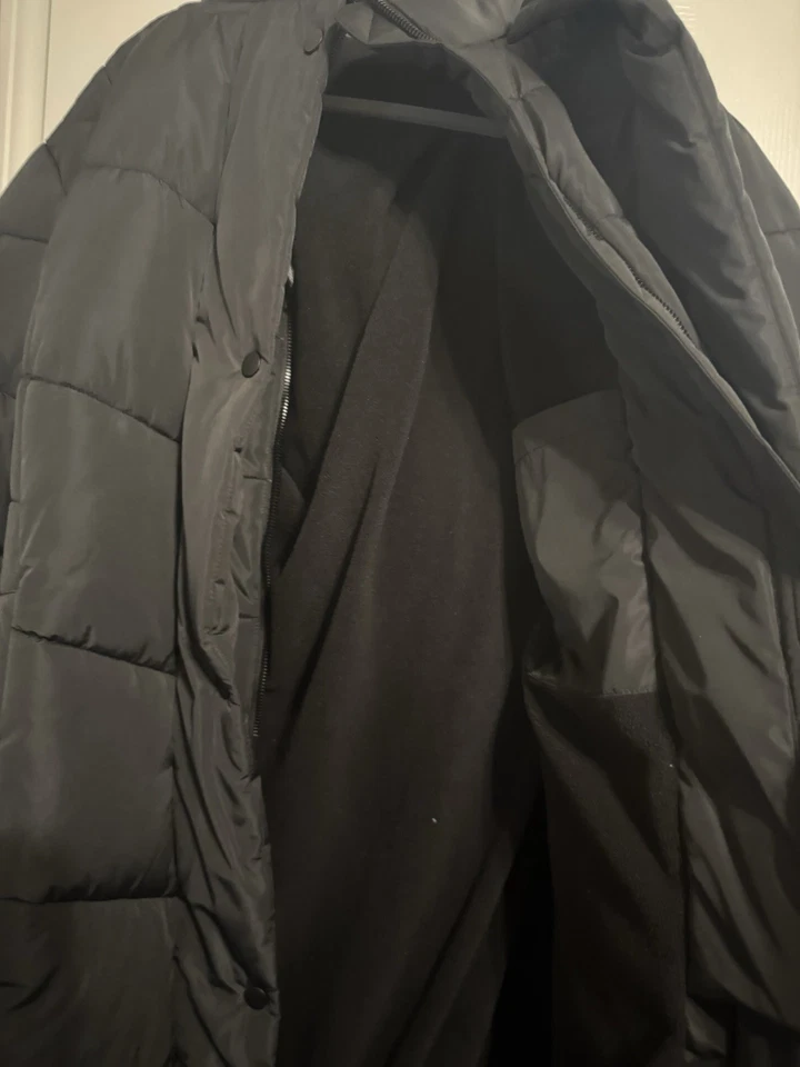 Abrigo largo negro grueso acolchado talla mediana  Foto 3 de 4