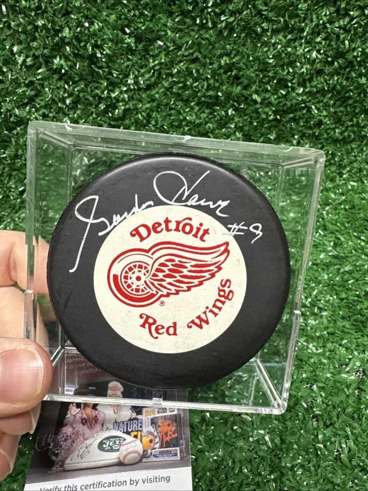 Detroit Red Wings Gordie Howe Signed Puck JSA COA W/ Display Case HOF #9 C - Image 2 of 4