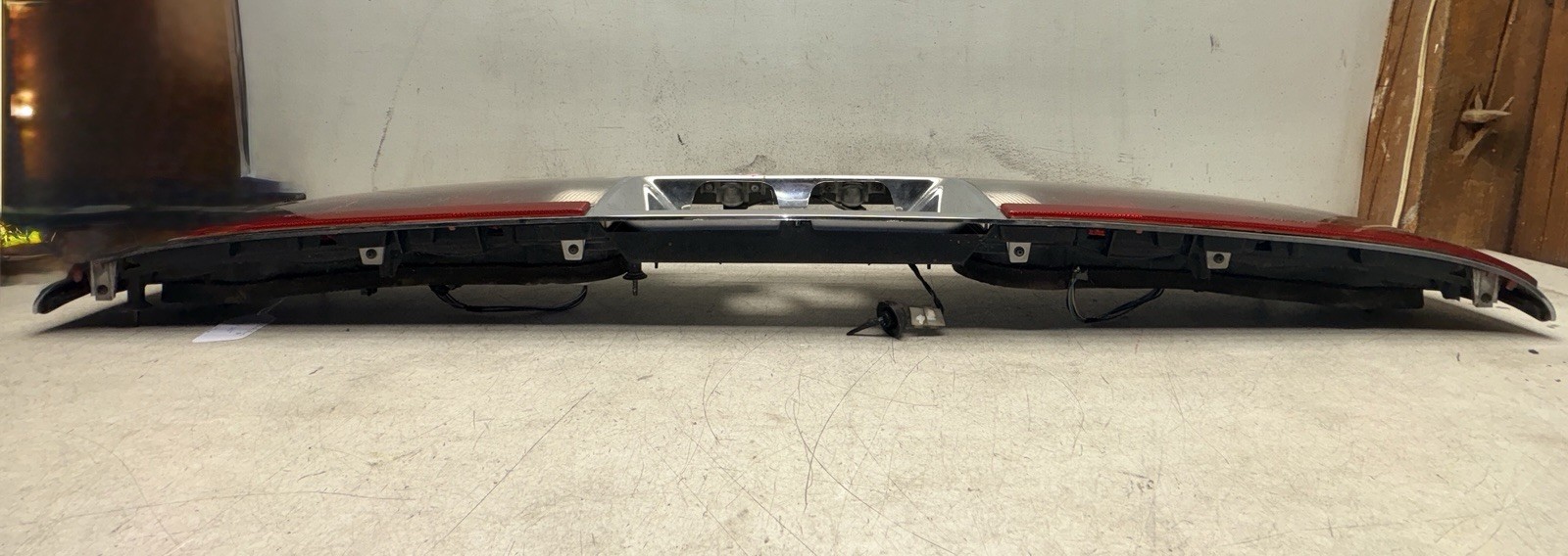 *91 -96 RARE Buick Park Avenue ULTRA Trunk Mounted Center Tail Light Panel J236