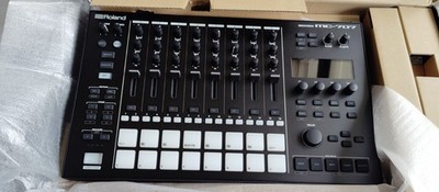 Roland MC-707 GROOVEBOX Sampler Sequencer 8 tracks Rhythm Machine Open box