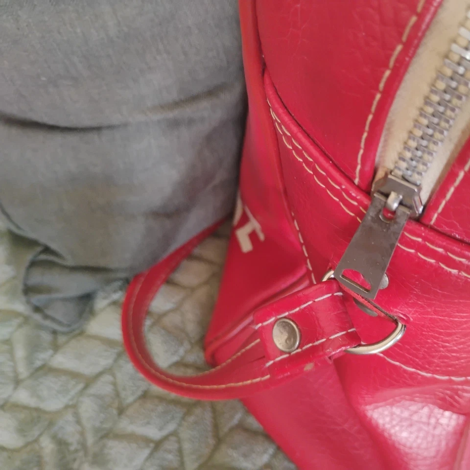 RARE 1960s -70s Vintage Travelite PVC /Nike swoosh Gymbag Bag -Red w/white - Image 4 of 4