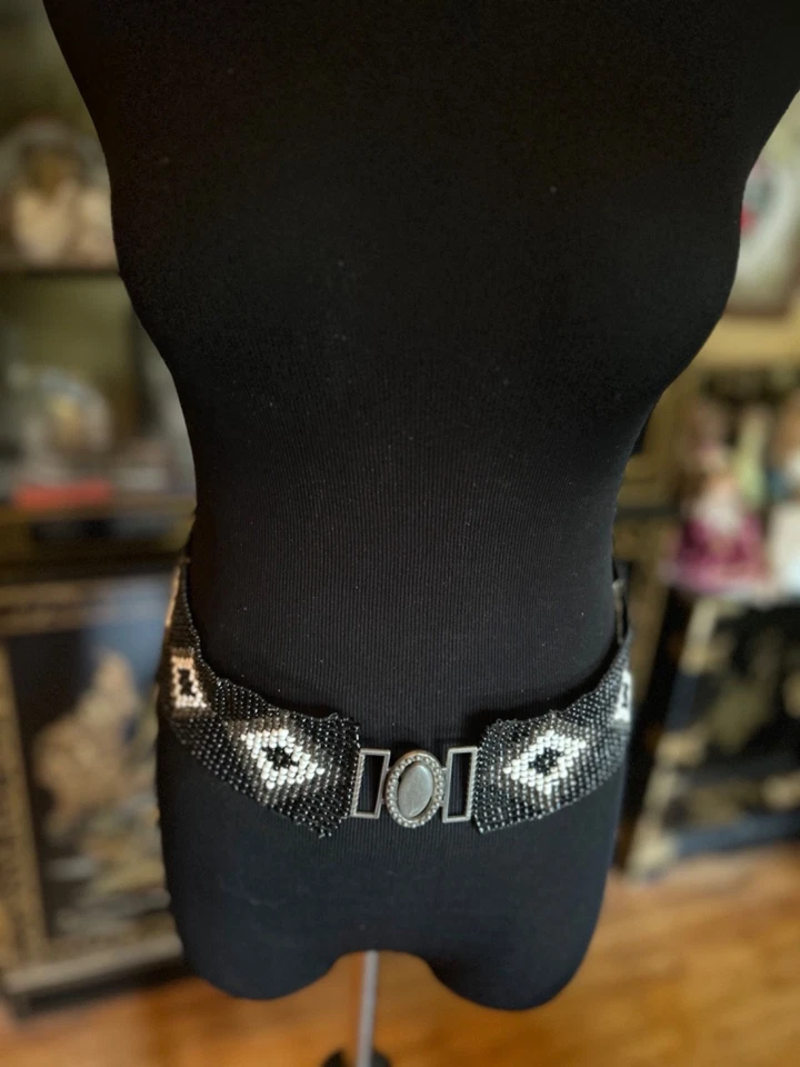 Cinto de fivela elástica larga com miçangas preto branco anos 70 tecido feito à mão nativo - Imagem 2 de 4