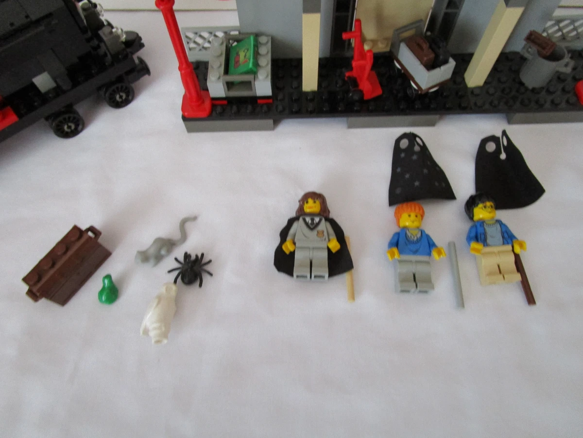 Lego Harry Potter 4708 HOGWARTS EXPRESS TRAIN COMPLETE WITH