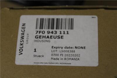 VOLKSWAGEN TRANSPORTER T5 Number Plate Light Holder Trim 7F0943111