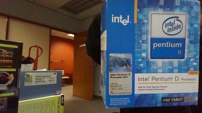 Intel Pentium D 820 2.8GHz) Processor