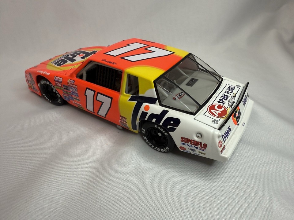 Darrell Waltrip #17 Tide Chevy 400 Wins 1987 1:24 RCCA Club Car - RARE