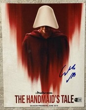 ELISABETH MOSS SIGNED HANDMAIDS TALE 11x14 PHOTO - BECKETT COA