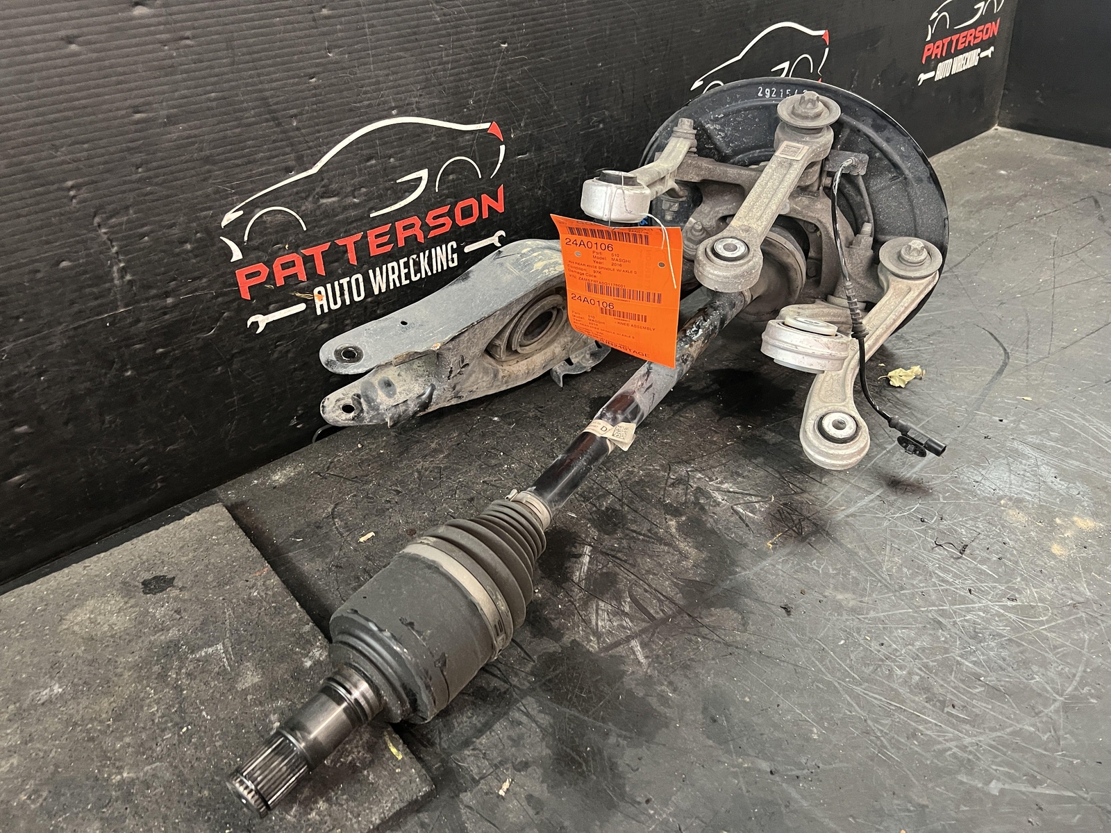 14-17 MASERATI GHIBLI REAR PASSENGER RH KNEE SPINDLE W/ AXLE SHAFT CONTROL ARMS
