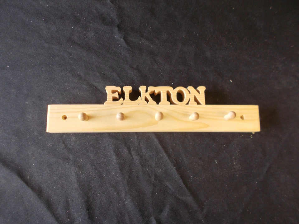 Personalized Wooden Wall Mount Key Rack - Image 4 of 4