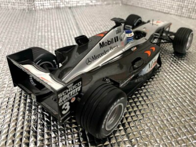 【ミニチャンプス　マクラーレン　メルセデス　MP4-16 2001年　1/18】 MINICHAMPS 1/18 - MCLAREN Mercedes MP4/16 - 2001 (M