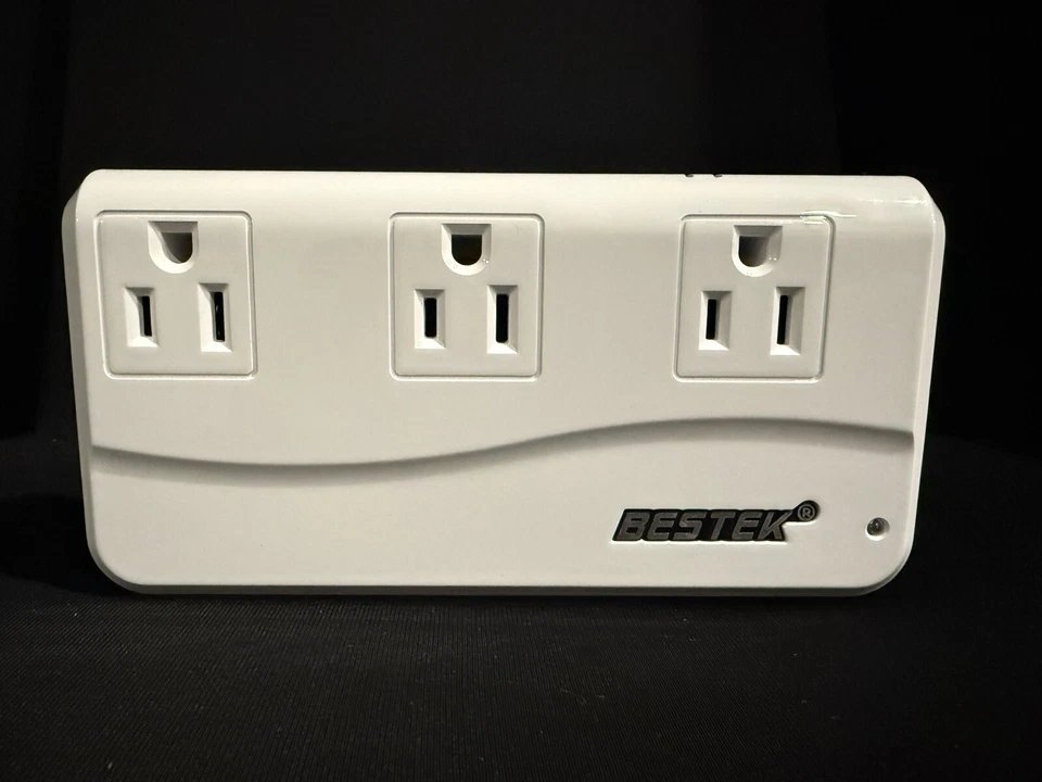 Bestek MRJ201GU 200W 4-Port USB Charging Universal  Adapter Voltage Converter - Image 2 of 4