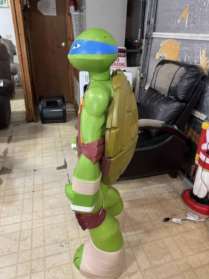 Colosal Leonardo 48" (4 pies) de alto Teenage Mutant Ninja Turtles Jakks Pacific Foto 4 de 4