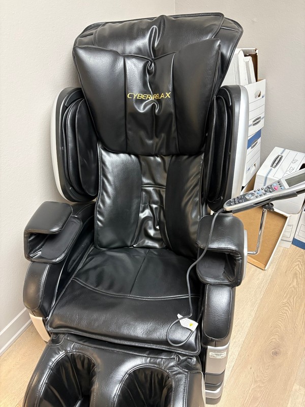 MASSAGE CHAIR - FUJIIRYOKI CYBER