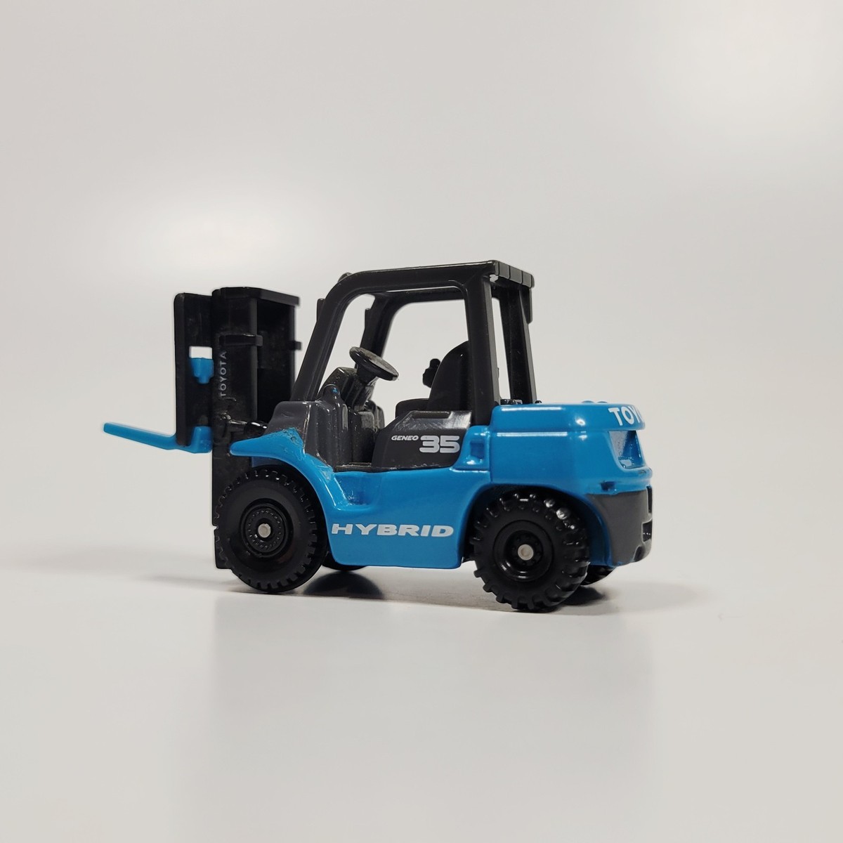 Tomica No. 70 Toyota Geneo Hybrid Forklift - Blue 1/60 Diecast