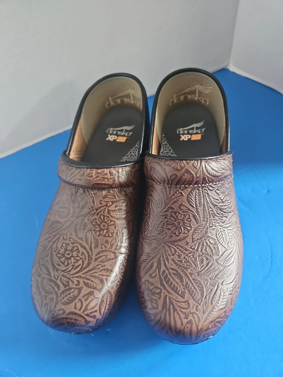 Dansko XP 2.0 Women's Clogs 40 Brown Leather Tooled Floral Slip On Shoes