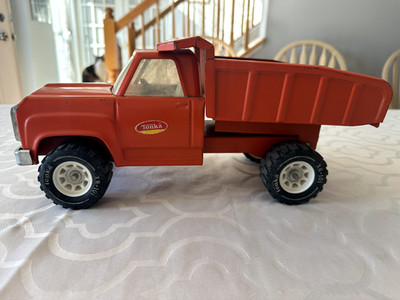 Vintage 1976-77 Tonka Pressed Steel Dodge 13190 Dump Truck 