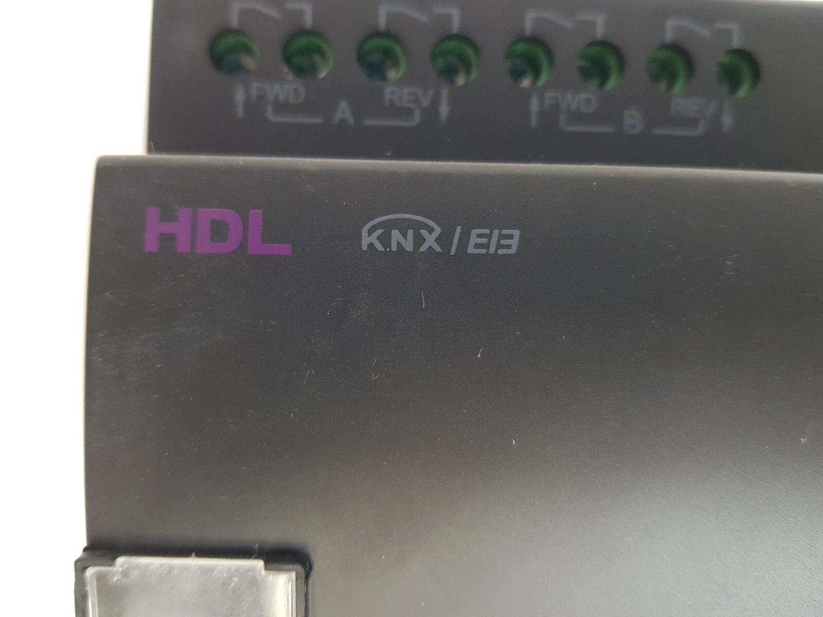 HDL KNX/EIB logo on the M/W06.10.1 actuator with FWD and REV terminals for channels A and B