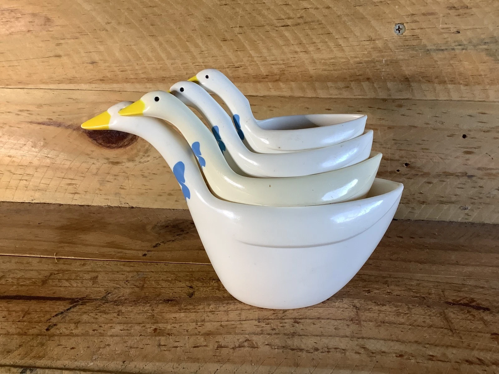 VINTAGE NESTING STACKING DUCKS GEESE MEASURING CUPS SET of 4 MELAMINE