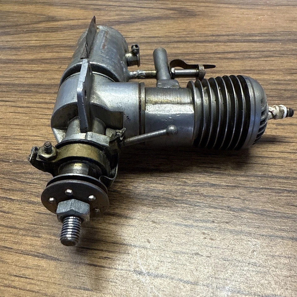 1938 Bunch Mighty Midget Ignition Spark Model Airplane Engine w/Tank M11 #5 - Image 4 of 4