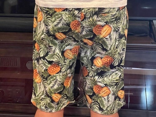 Forever 21 Mens Sz XL Pineapple Tropical Woven Shorts Casual Swimwear 9" Inseam - Picture 2 of 6
