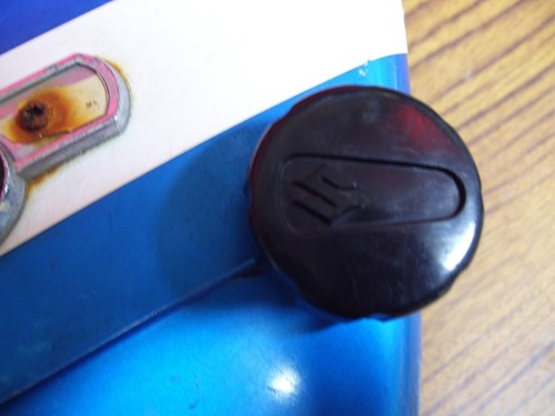 Suzuki 72 T350 T350J 350 Rebel Decent Left Side Cover & New Knob OEM - Picture 9 of 13