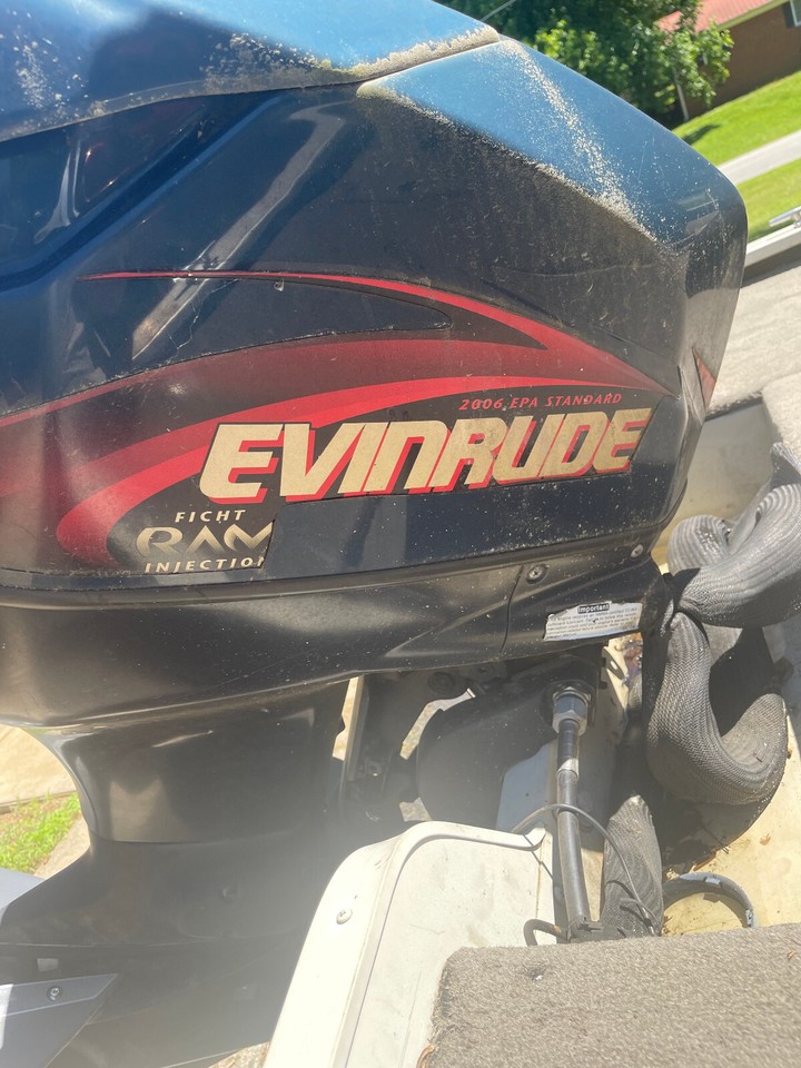 2000 Lowe 170VSS 17' Aluminum Fishing Boat & Trailer North Carolina