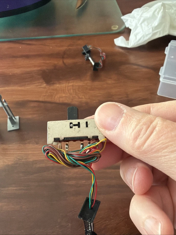 Model Power Scale: N Scale 3-light signal Model Number: 8573 - Image 3 of 4