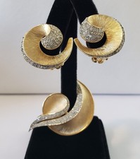 Vintage Trifari Abstract Swirl Brooch And Cilp On Earrings Gold Tone Rhinestones