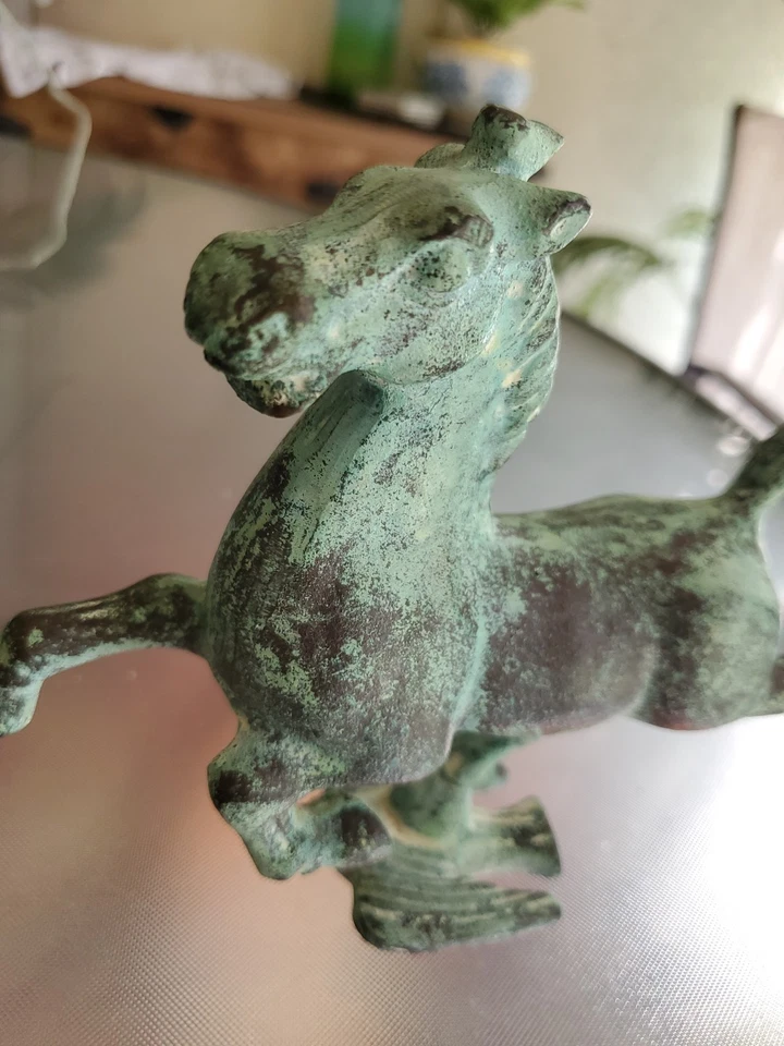 Estatua de bronce vintage del caballo volador de Ganzu réplica pesada dinastía Han china  Foto 2 de 4