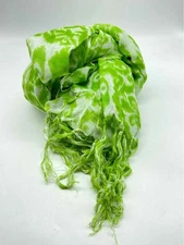 Pre-Owned Saks Fifth Avenue Green Size One Size Scarves