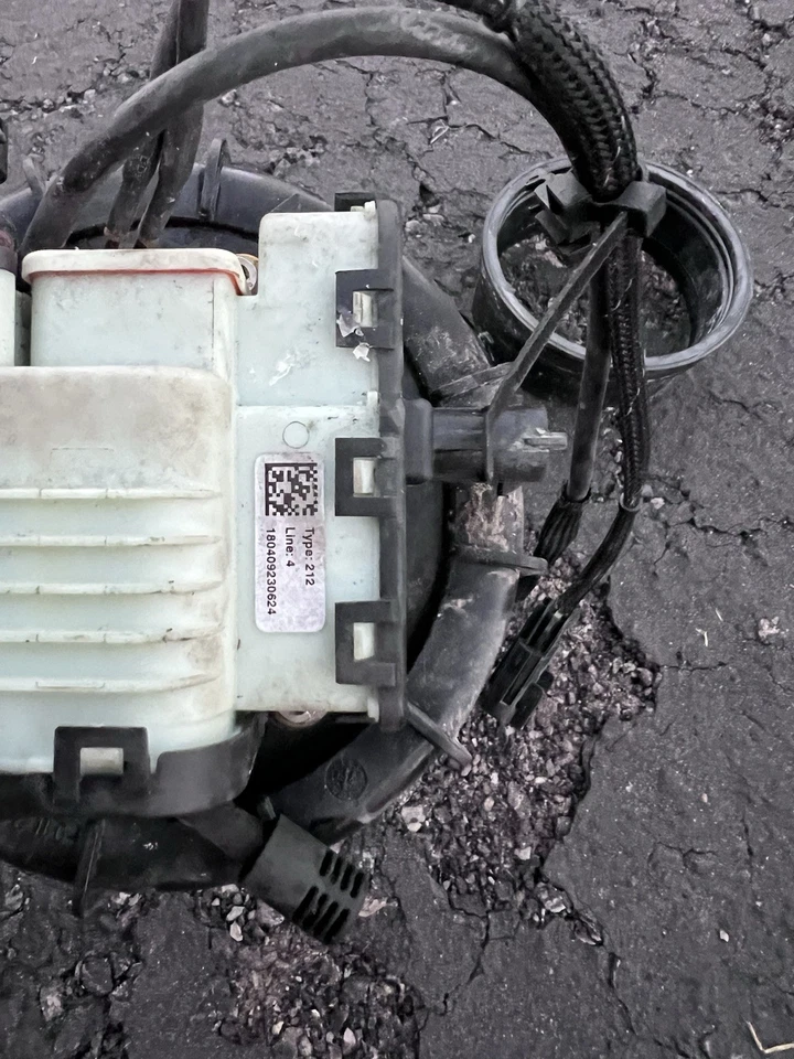 ACDelco 22902634 Diesel Exhaust Fluid DEF Pump & Heater V8 6.6L Duramax 84412924 - Image 2 of 4