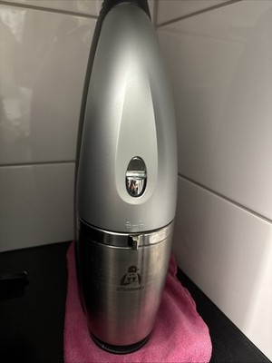 Wassersprudler Sodastream (grau-schwarz) mit 2 Glasflaschen und CO2 Flasche.