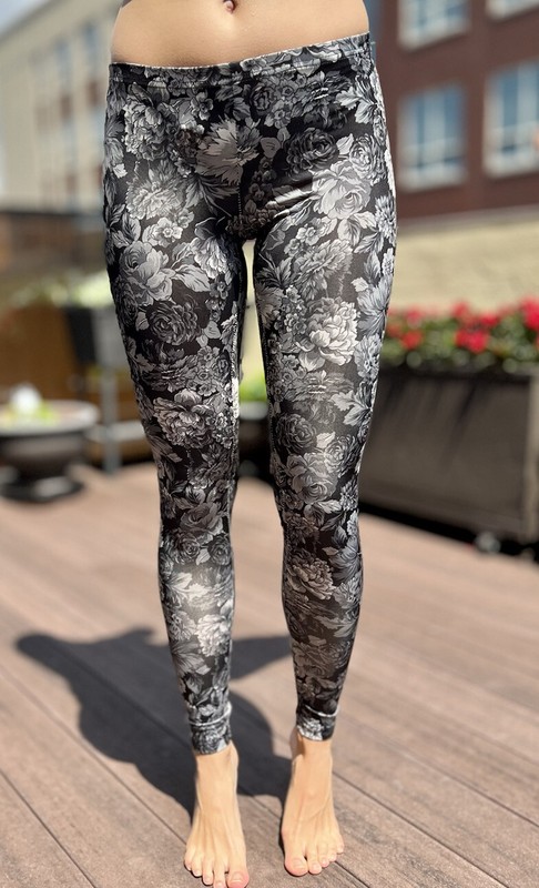 Chillin Leggings Black Gray Modern FLOWER size XS Cotton & Elastine