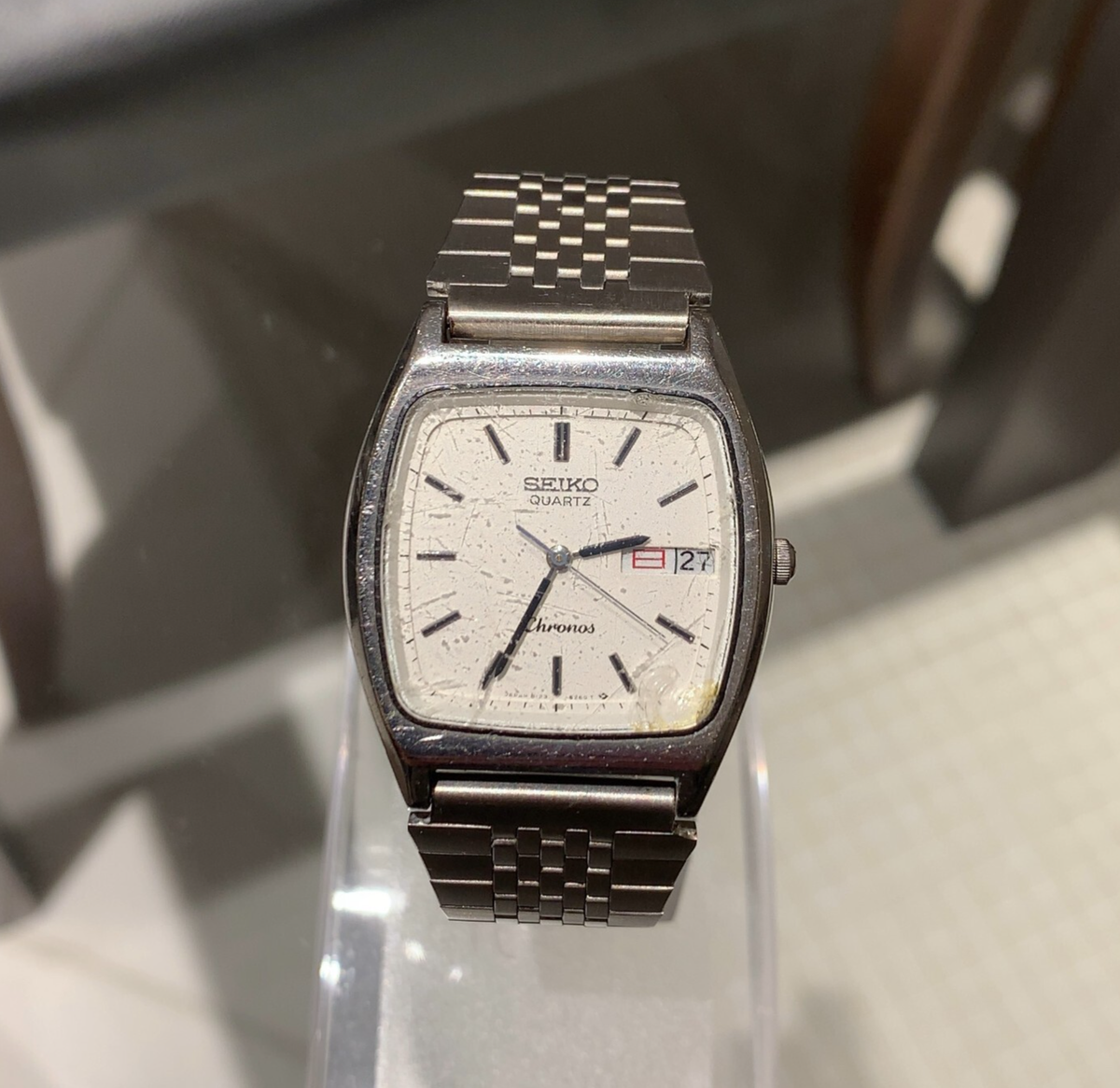 Vintage SEIKO Chronos 8123-5240 White Silver Mens Qz Watch New