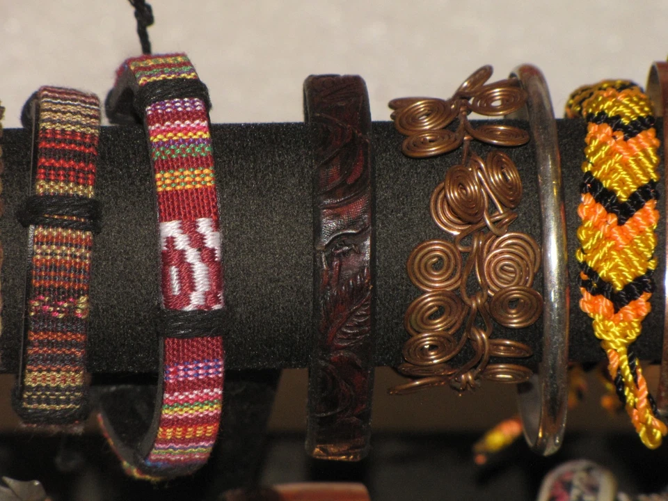 Lot Of 38 Bracelets Gold Plated Silver Tone Rhinestone Bangle Beaded Brass Women - Image 4 of 4