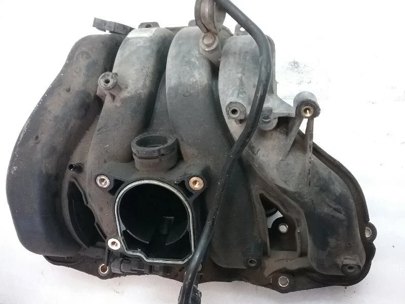 Chevrolet Malibu 255_RM 24467211 colector de admisión 2,2 L clásico 2004 Foto 3 de 4