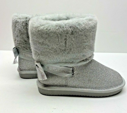 Kohls Toddler Size 7 Silver and Sparkle 