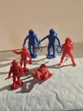 Vintage Lot Of 6 Spacemen Astronauts Red And Blue Plastic
